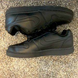 Black Nike men’s shoes